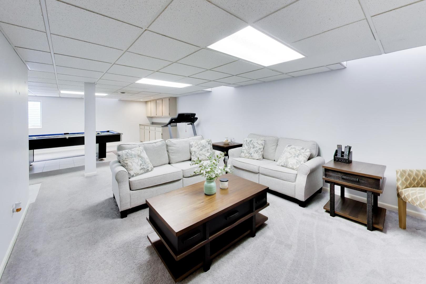 135 Corsaire Lane Schaumburg IL 60173