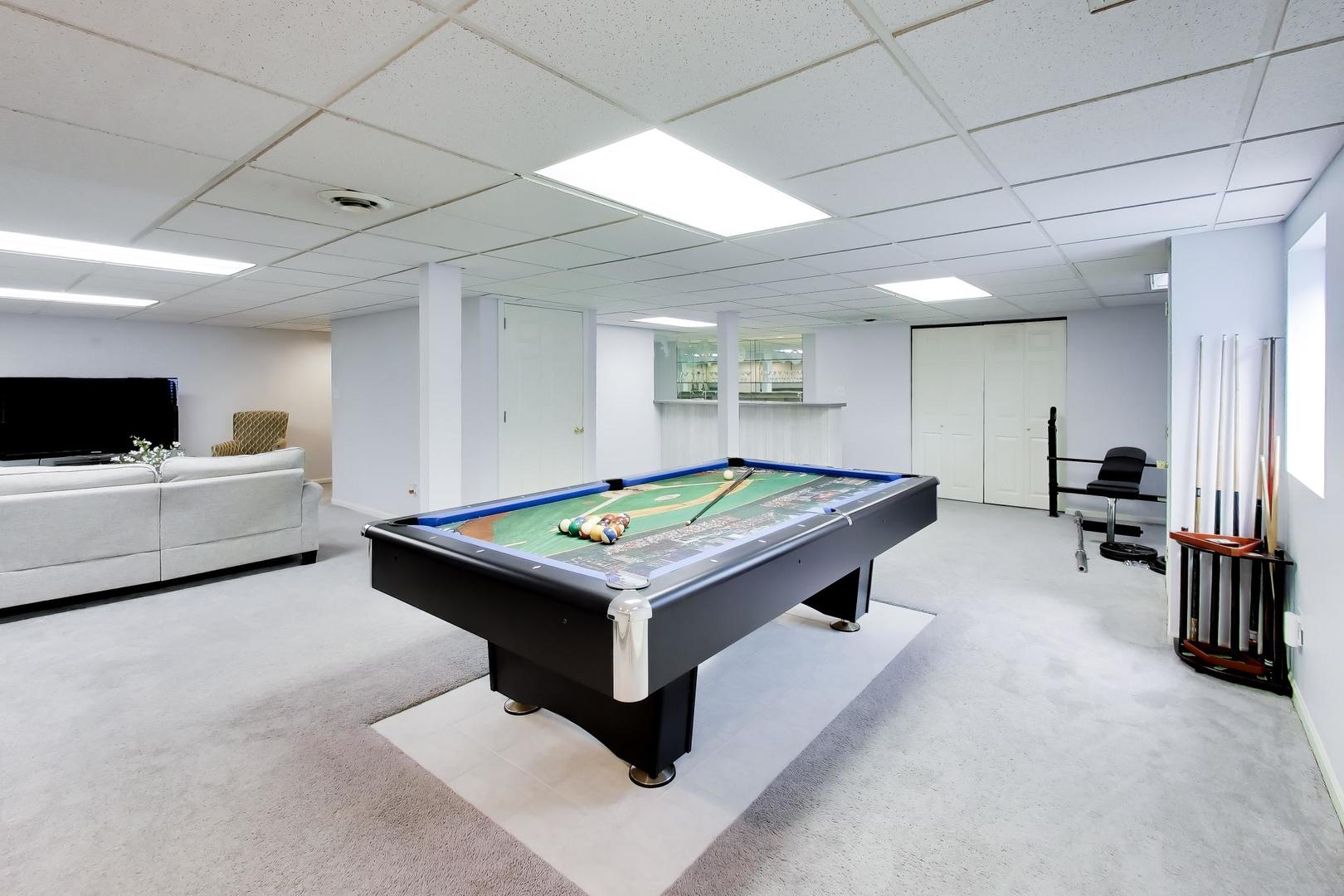 135 Corsaire Lane Schaumburg IL 60173