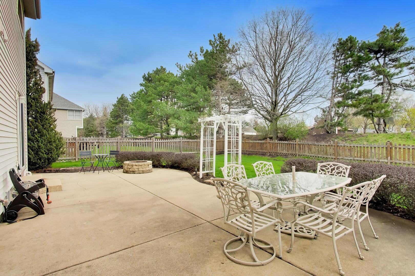 135 Corsaire Lane Schaumburg IL 60173