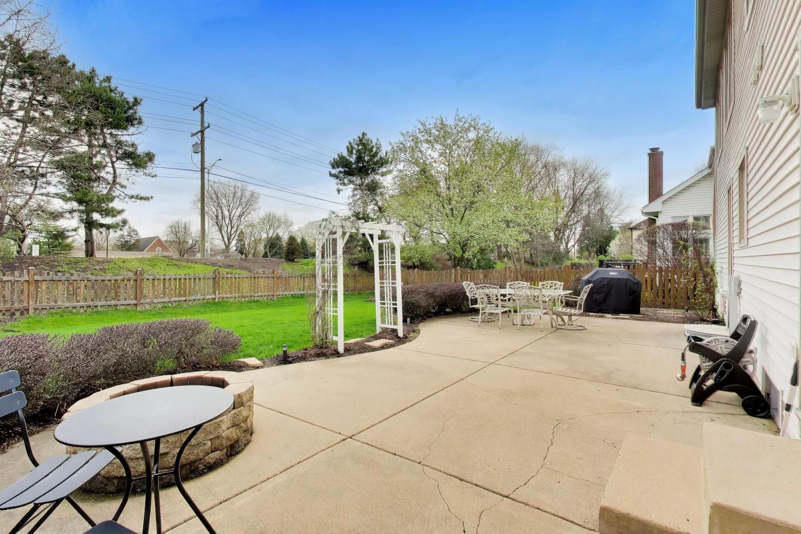 135 Corsaire Lane Schaumburg IL 60173