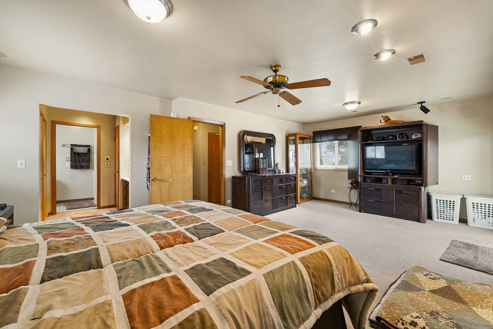 5706 North New Hampshire Avenue Chicago IL 60631