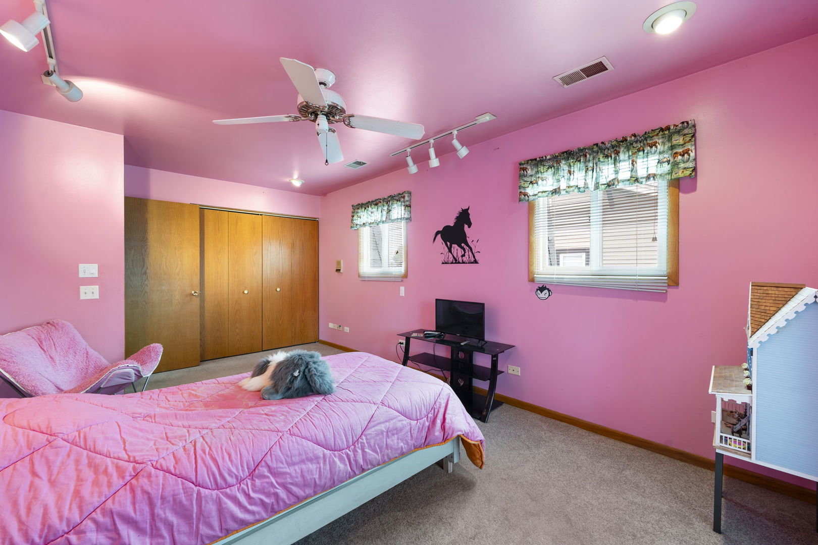 5706 North New Hampshire Avenue Chicago IL 60631