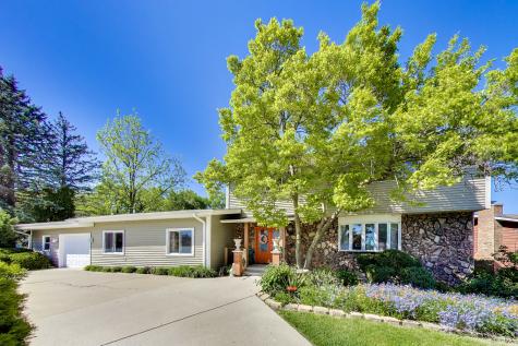 2004 Sprucewood Lane Lindenhurst IL 60046