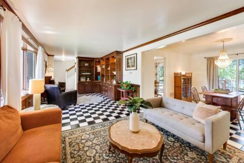 2004 Sprucewood Lane Lindenhurst IL 60046