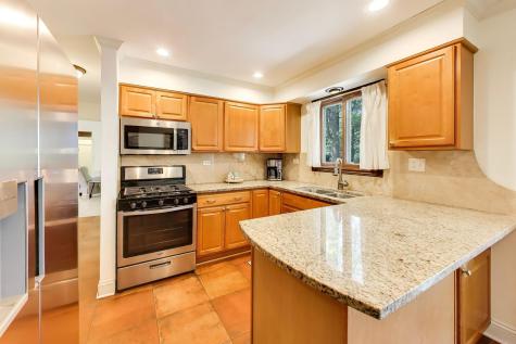 2004 Sprucewood Lane Lindenhurst IL 60046