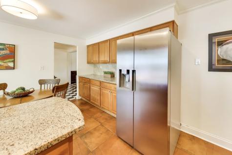 2004 Sprucewood Lane Lindenhurst IL 60046