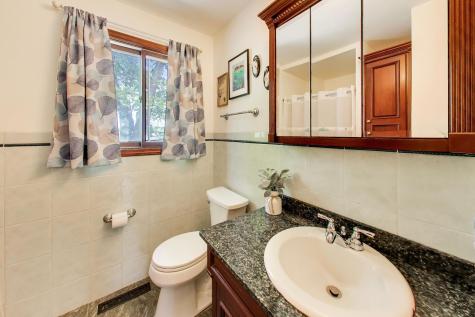 2004 Sprucewood Lane Lindenhurst IL 60046