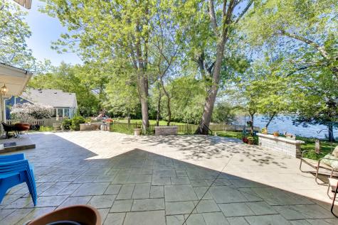 2004 Sprucewood Lane Lindenhurst IL 60046