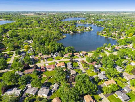 2004 Sprucewood Lane Lindenhurst IL 60046
