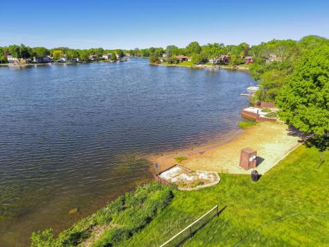2004 Sprucewood Lane Lindenhurst IL 60046