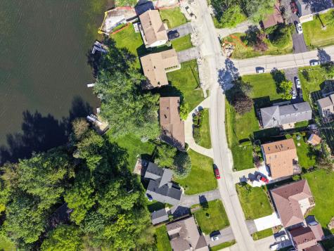 2004 Sprucewood Lane Lindenhurst IL 60046
