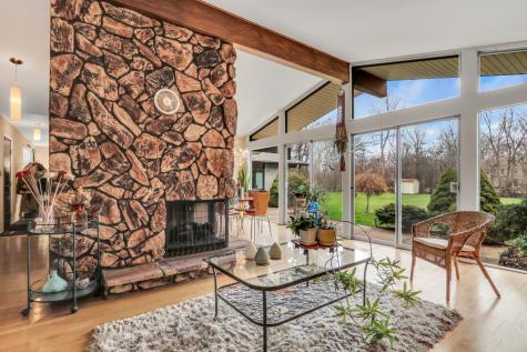 180 Crescent Knoll Drive Green Oaks IL 60048