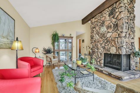 180 Crescent Knoll Drive Green Oaks IL 60048