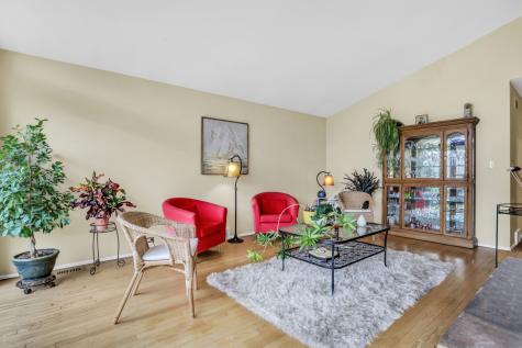 180 Crescent Knoll Drive Green Oaks IL 60048