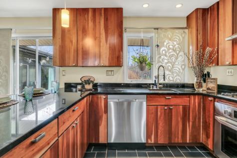 180 Crescent Knoll Drive Green Oaks IL 60048