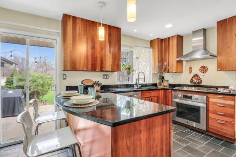 180 Crescent Knoll Drive Green Oaks IL 60048