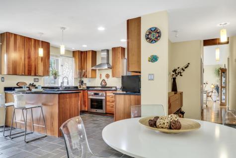 180 Crescent Knoll Drive Green Oaks IL 60048