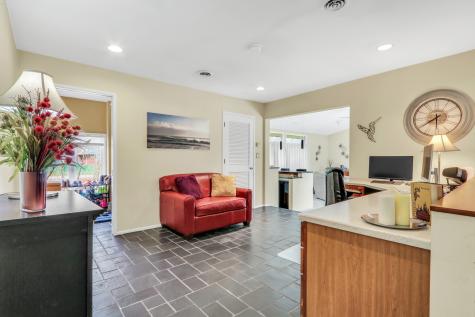 180 Crescent Knoll Drive Green Oaks IL 60048
