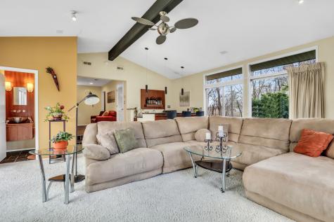 180 Crescent Knoll Drive Green Oaks IL 60048