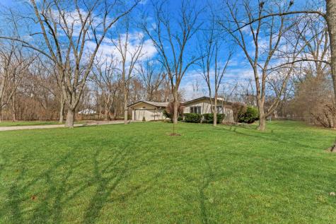 180 Crescent Knoll Drive Green Oaks IL 60048