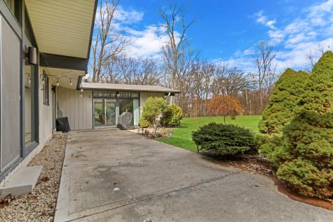 180 Crescent Knoll Drive Green Oaks IL 60048