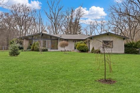 180 Crescent Knoll Drive Green Oaks IL 60048