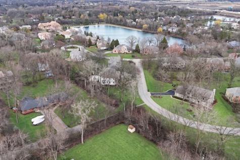 180 Crescent Knoll Drive Green Oaks IL 60048