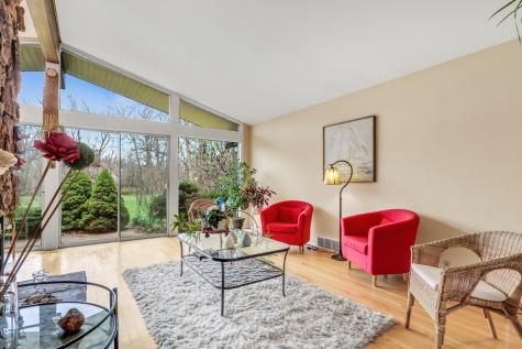 180 Crescent Knoll Drive Green Oaks IL 60048