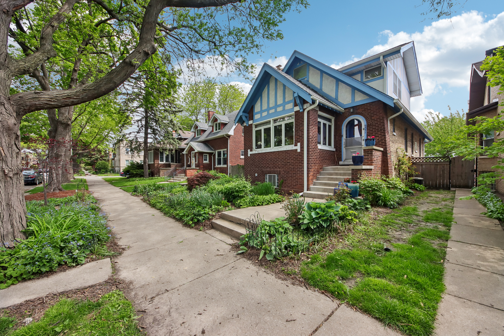 6551 North Maplewood Avenue Chicago IL 60645
