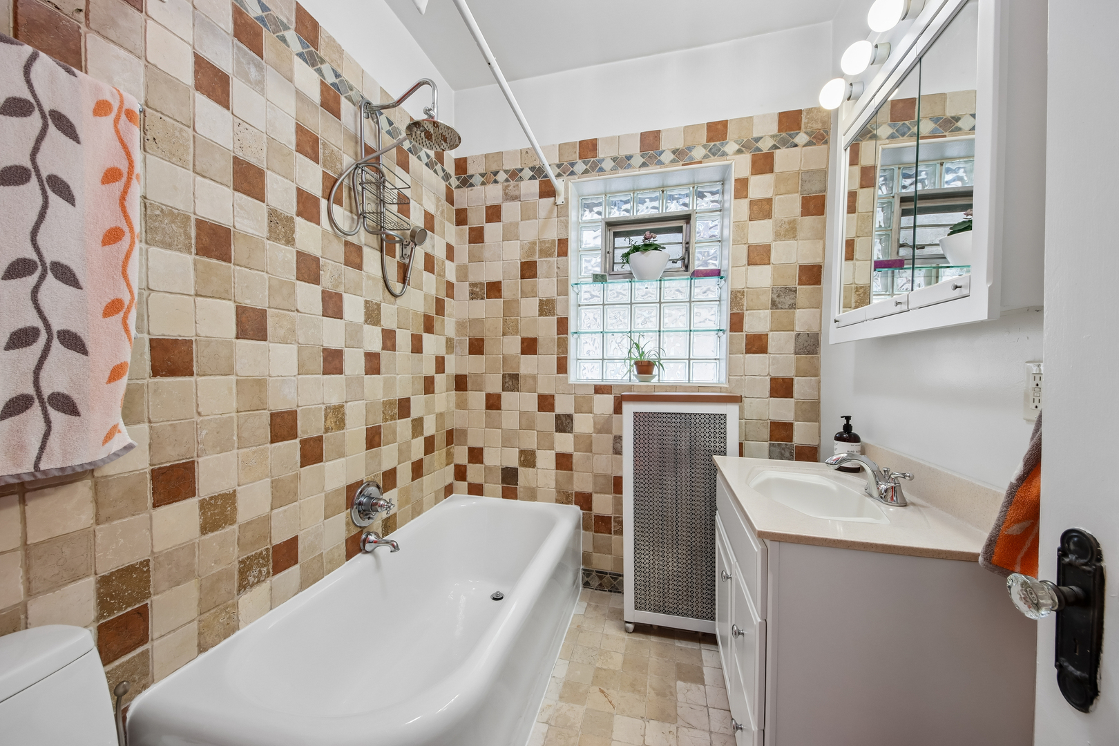6551 North Maplewood Avenue Chicago IL 60645