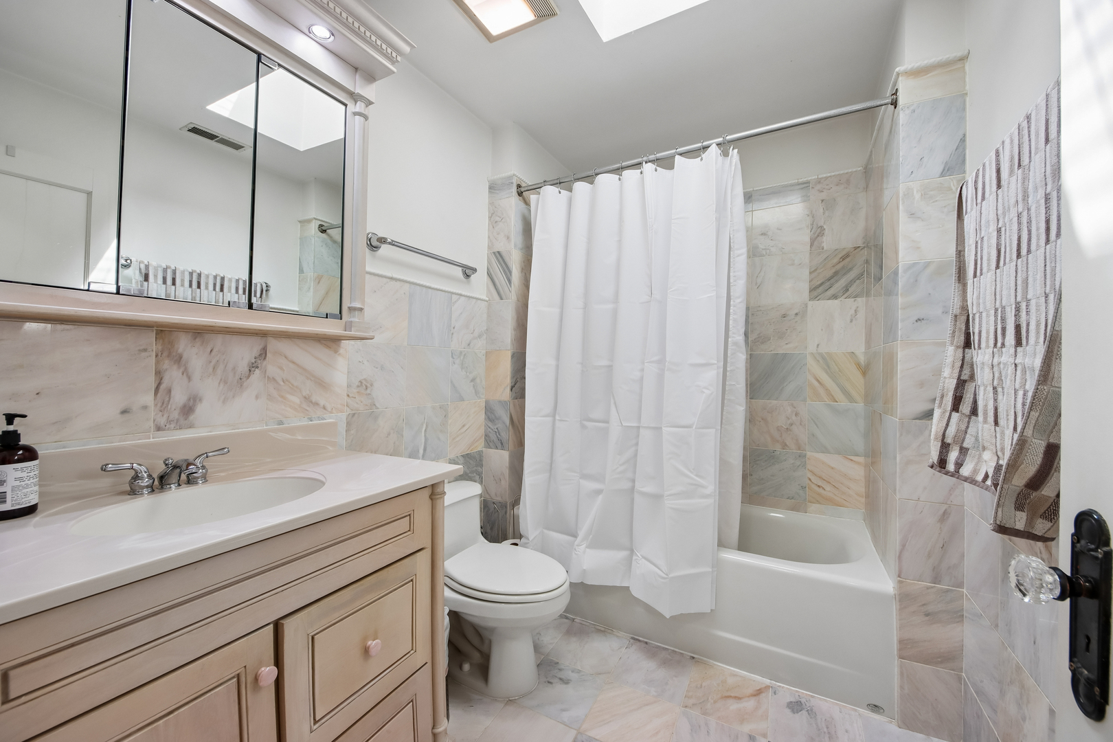 6551 North Maplewood Avenue Chicago IL 60645