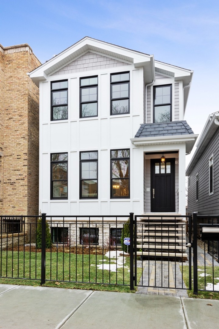 4924 North Bell Avenue Chicago IL 60625