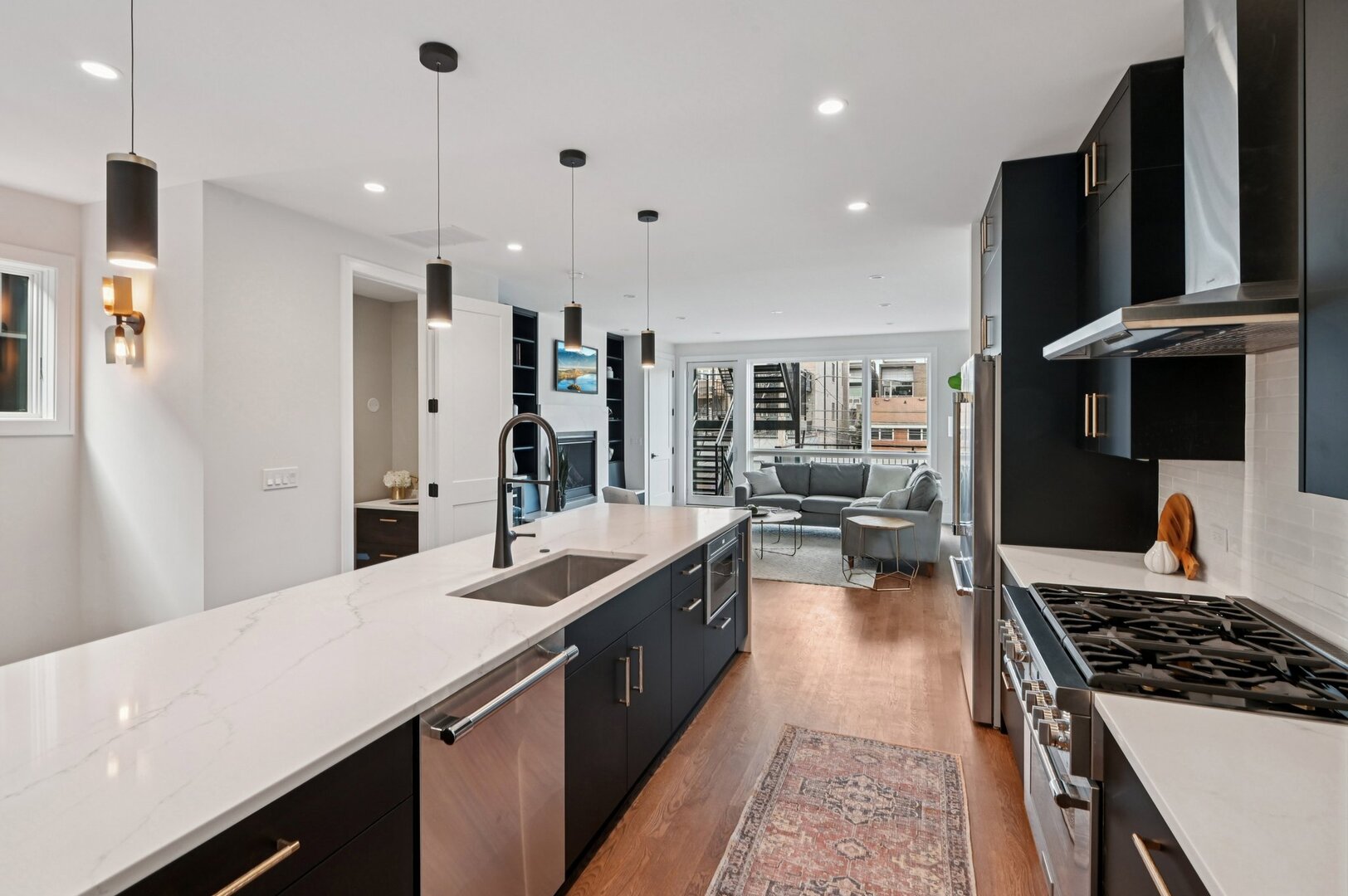 1536 West Chestnut Street Chicago IL 60642