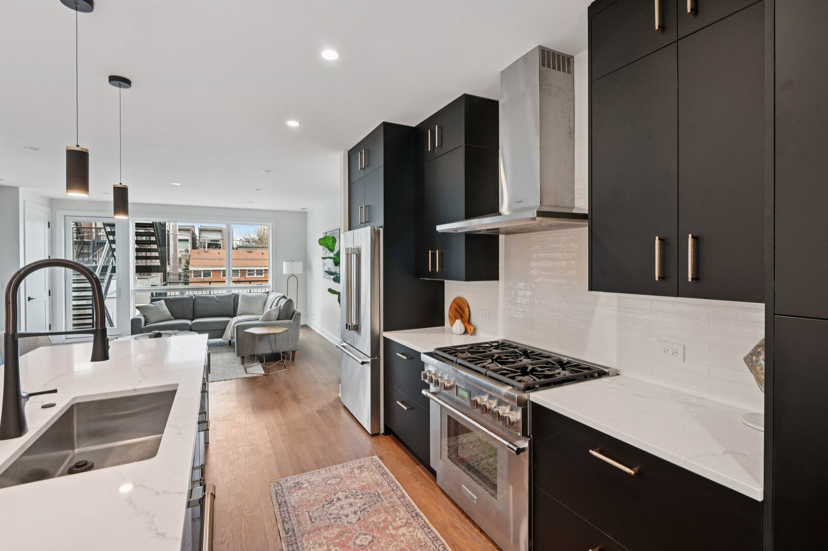 1536 West Chestnut Street Chicago IL 60642