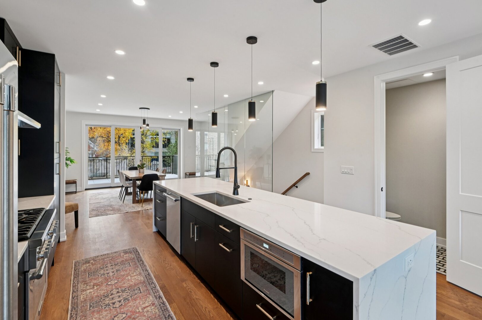 1536 West Chestnut Street Chicago IL 60642