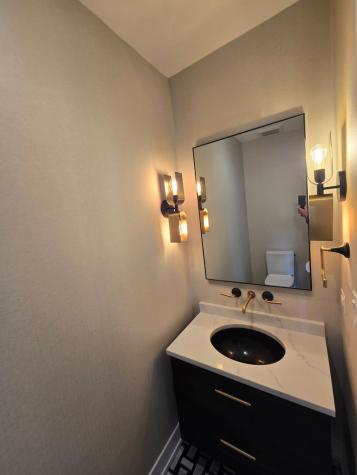 1536 West Chestnut Street Chicago IL 60642