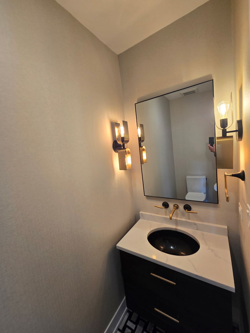 1536 West Chestnut Street Chicago IL 60642