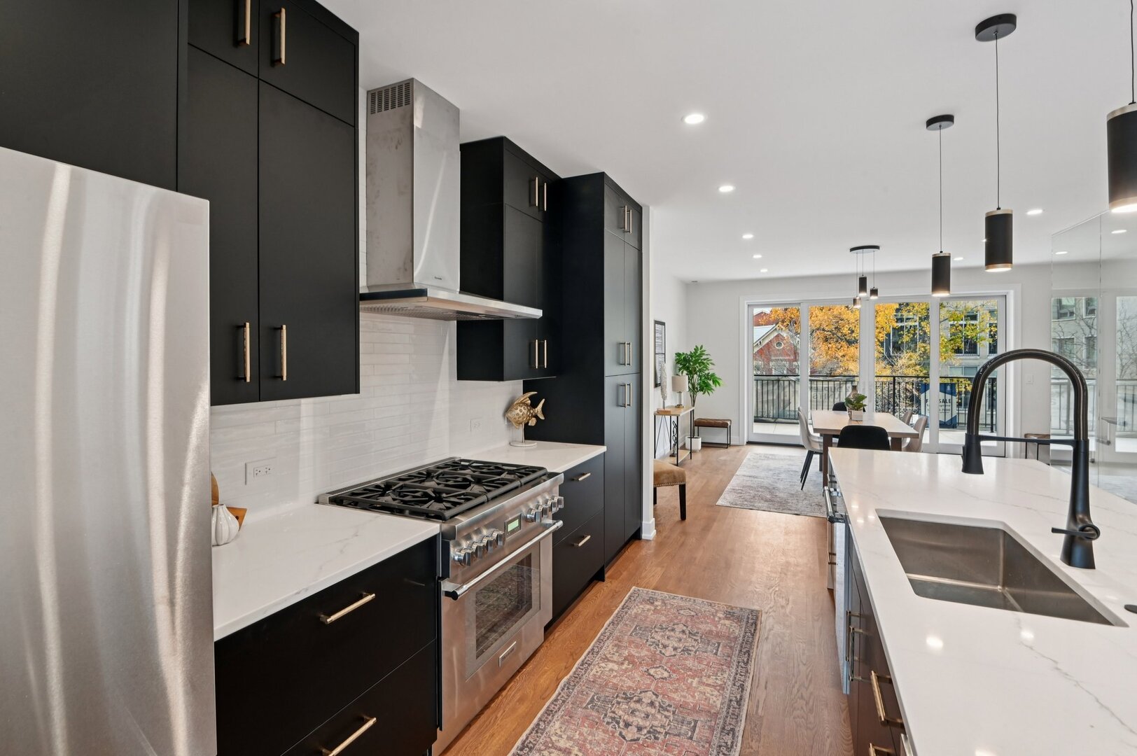 1536 West Chestnut Street Chicago IL 60642