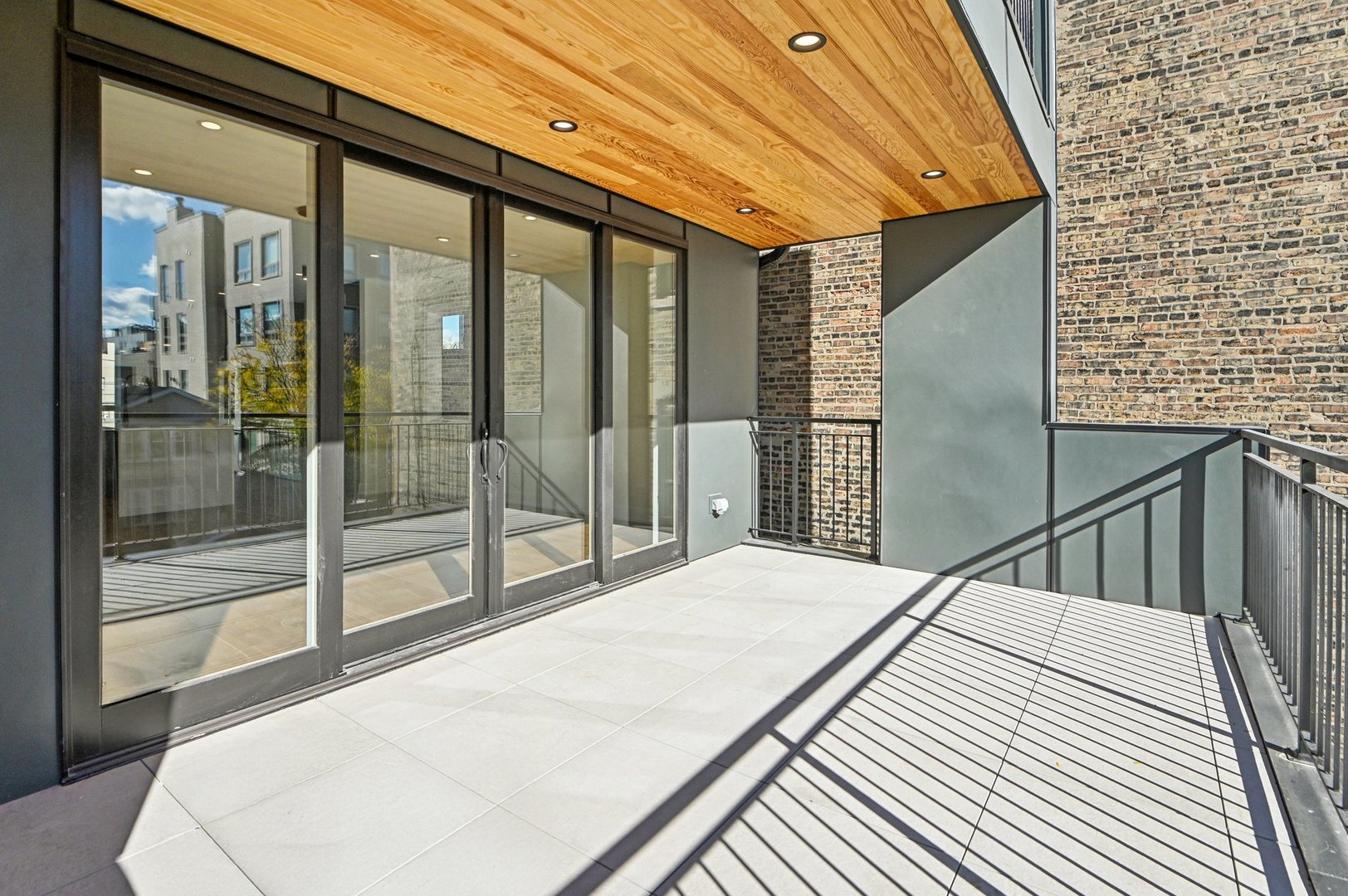1536 West Chestnut Street Chicago IL 60642
