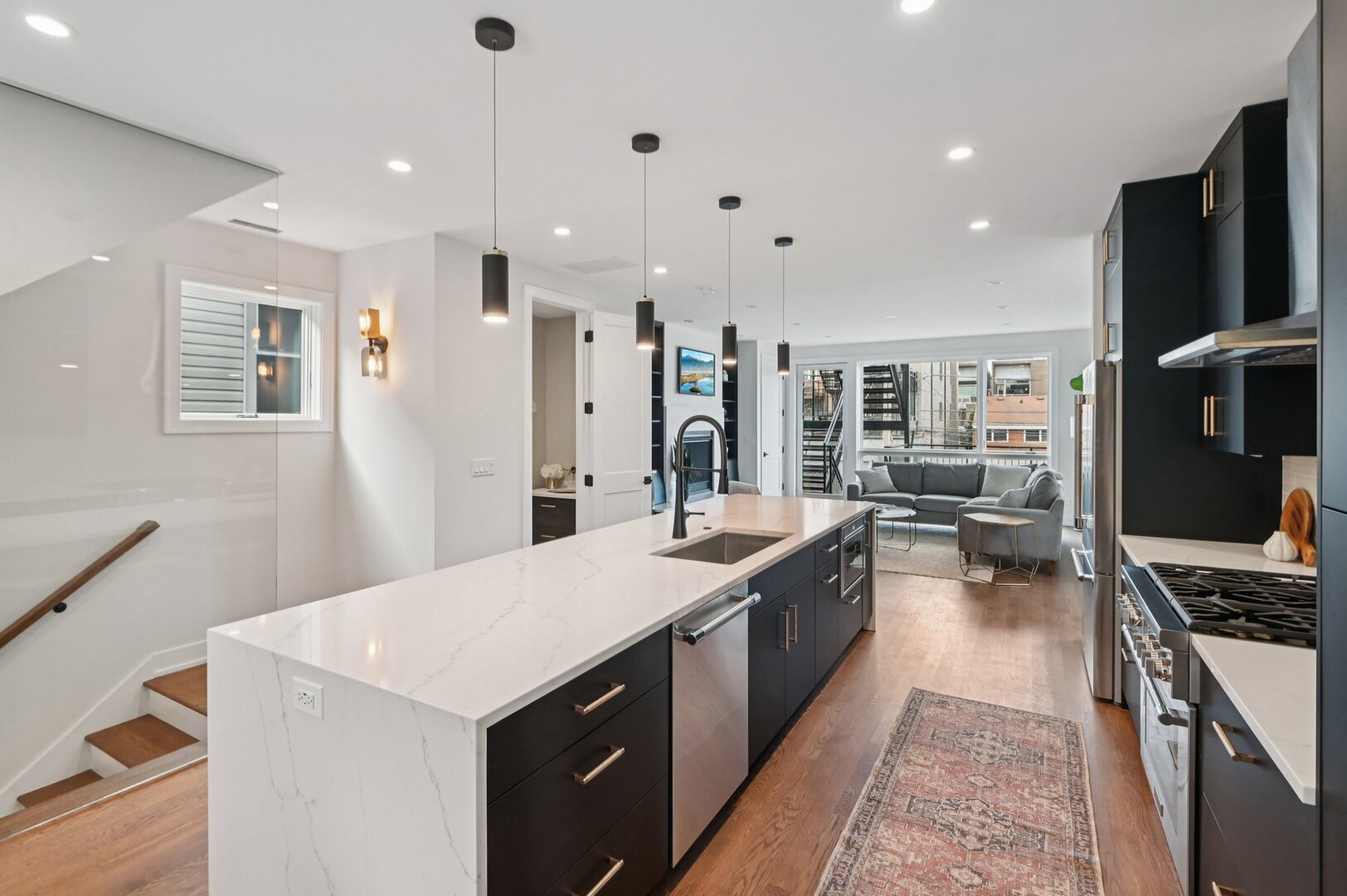 1536 West Chestnut Street Chicago IL 60642
