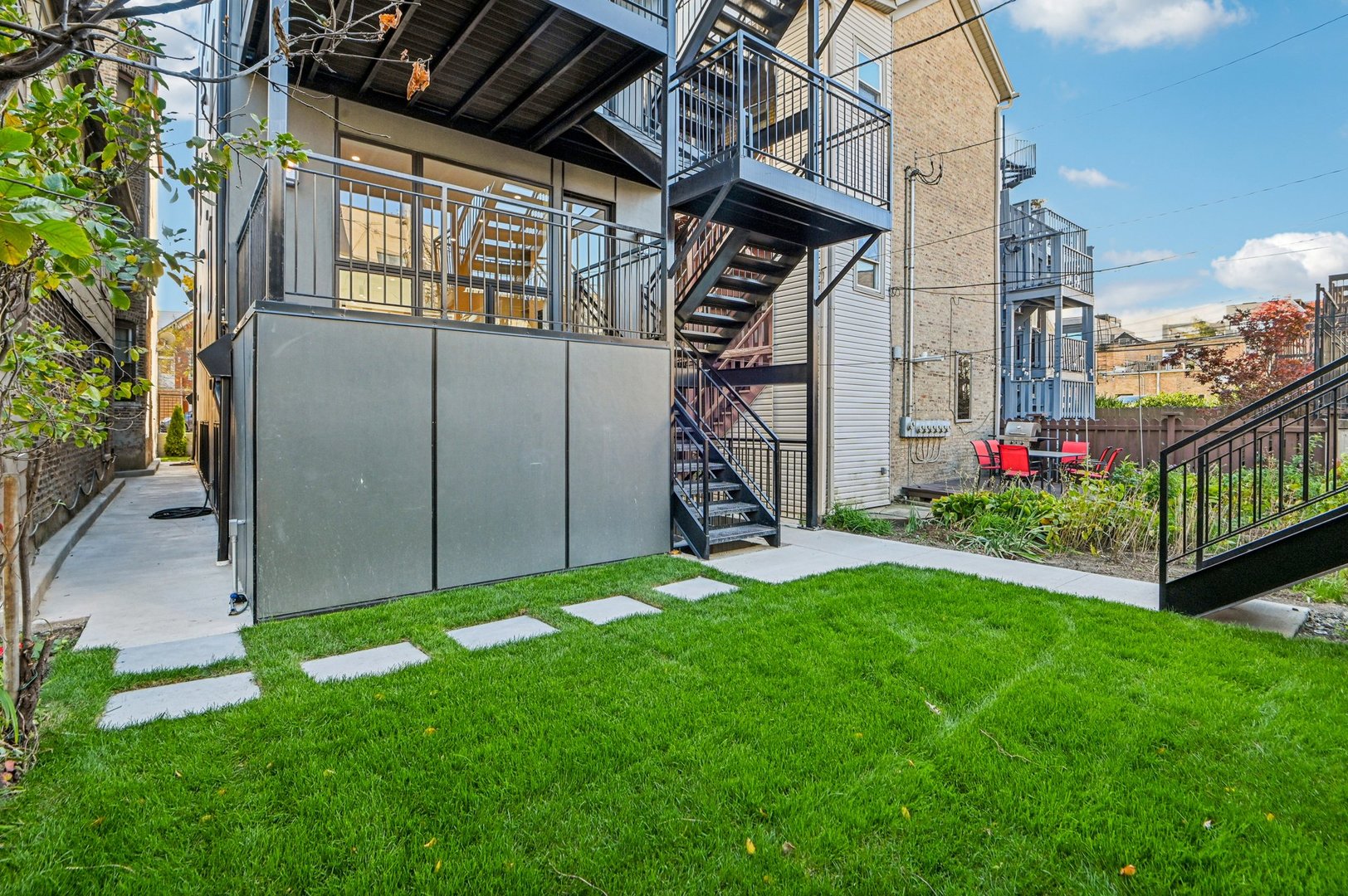 1536 West Chestnut Street Chicago IL 60642