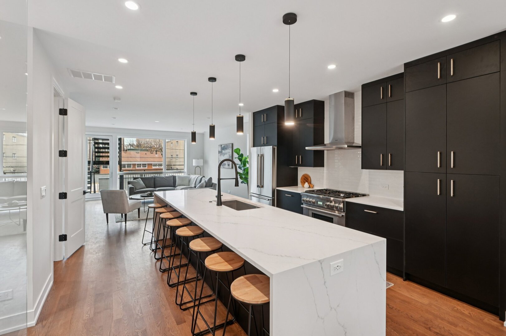 1536 West Chestnut Street Chicago IL 60642