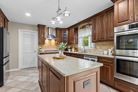 914 Hartford Drive Gurnee IL 60031