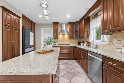 914 Hartford Drive Gurnee IL 60031
