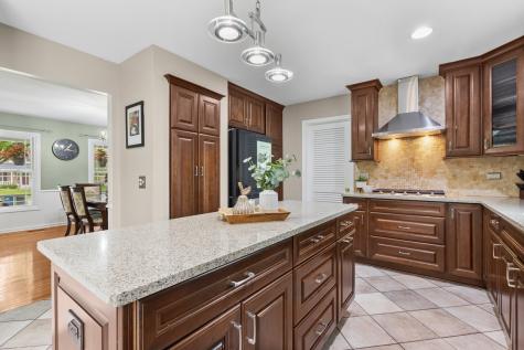 914 Hartford Drive Gurnee IL 60031