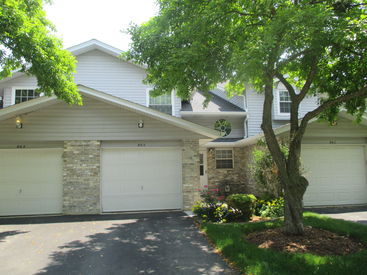 865 North Tamarac Boulevard Addison IL 60101