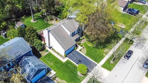 1320 Yellowstone Parkway Algonquin IL 60102