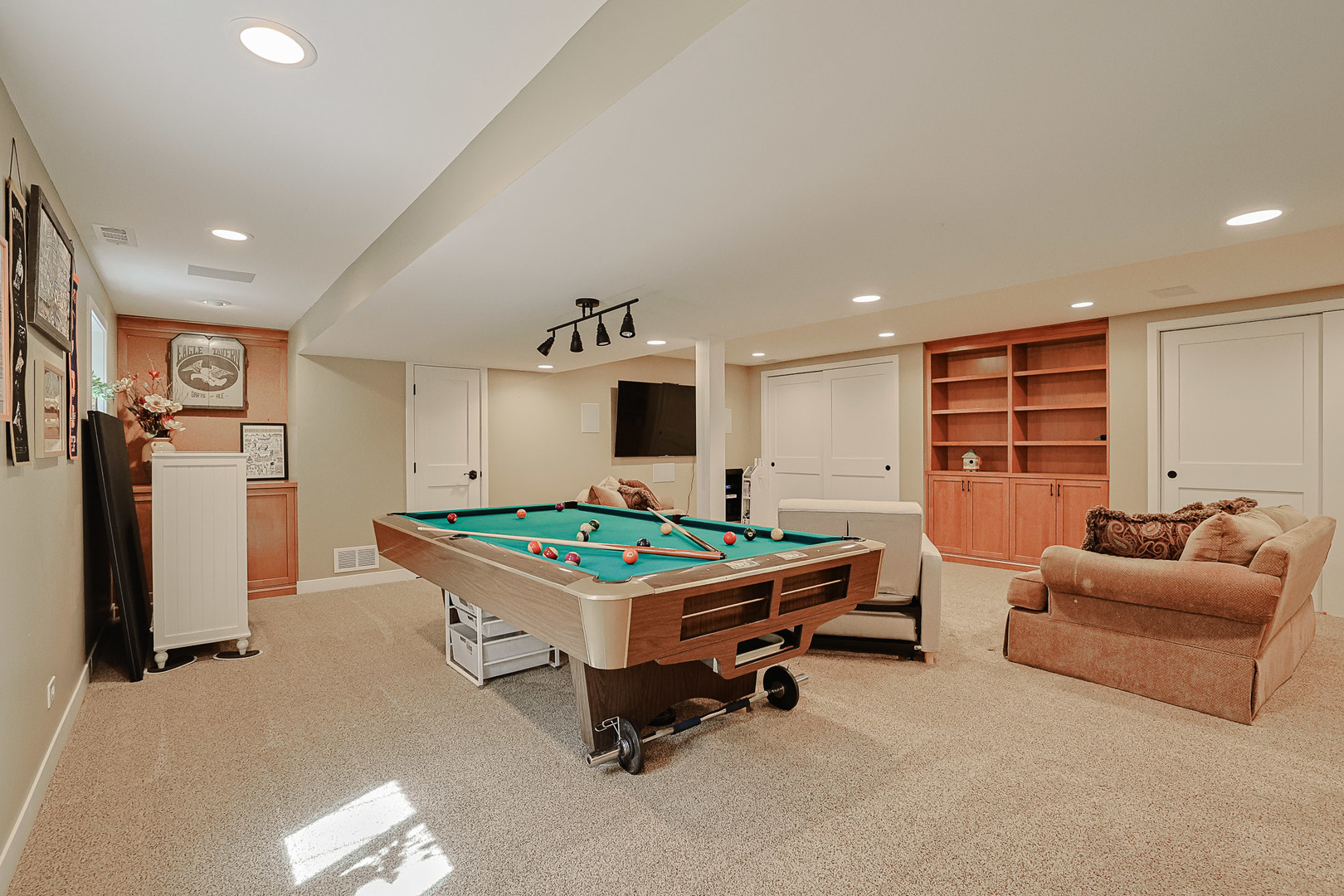 229 Tudor Lane Schaumburg IL 60193
