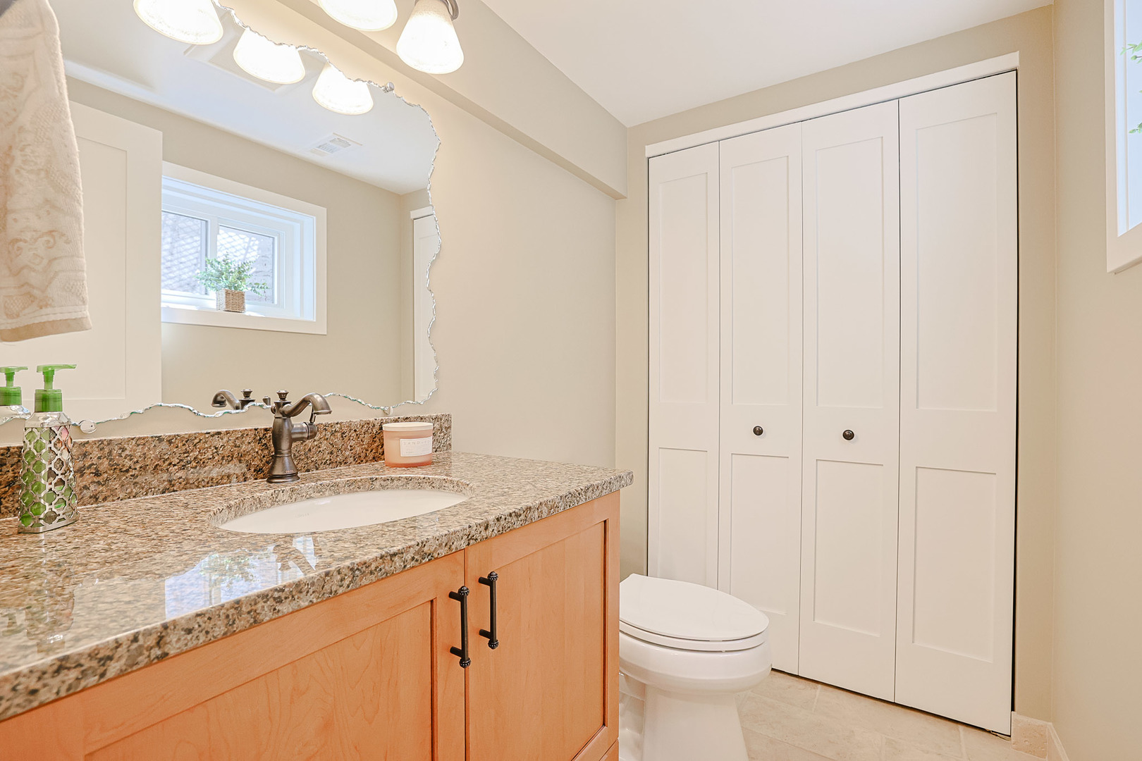 229 Tudor Lane Schaumburg IL 60193