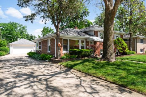 913 South Mitchell Avenue Elmhurst IL 60126